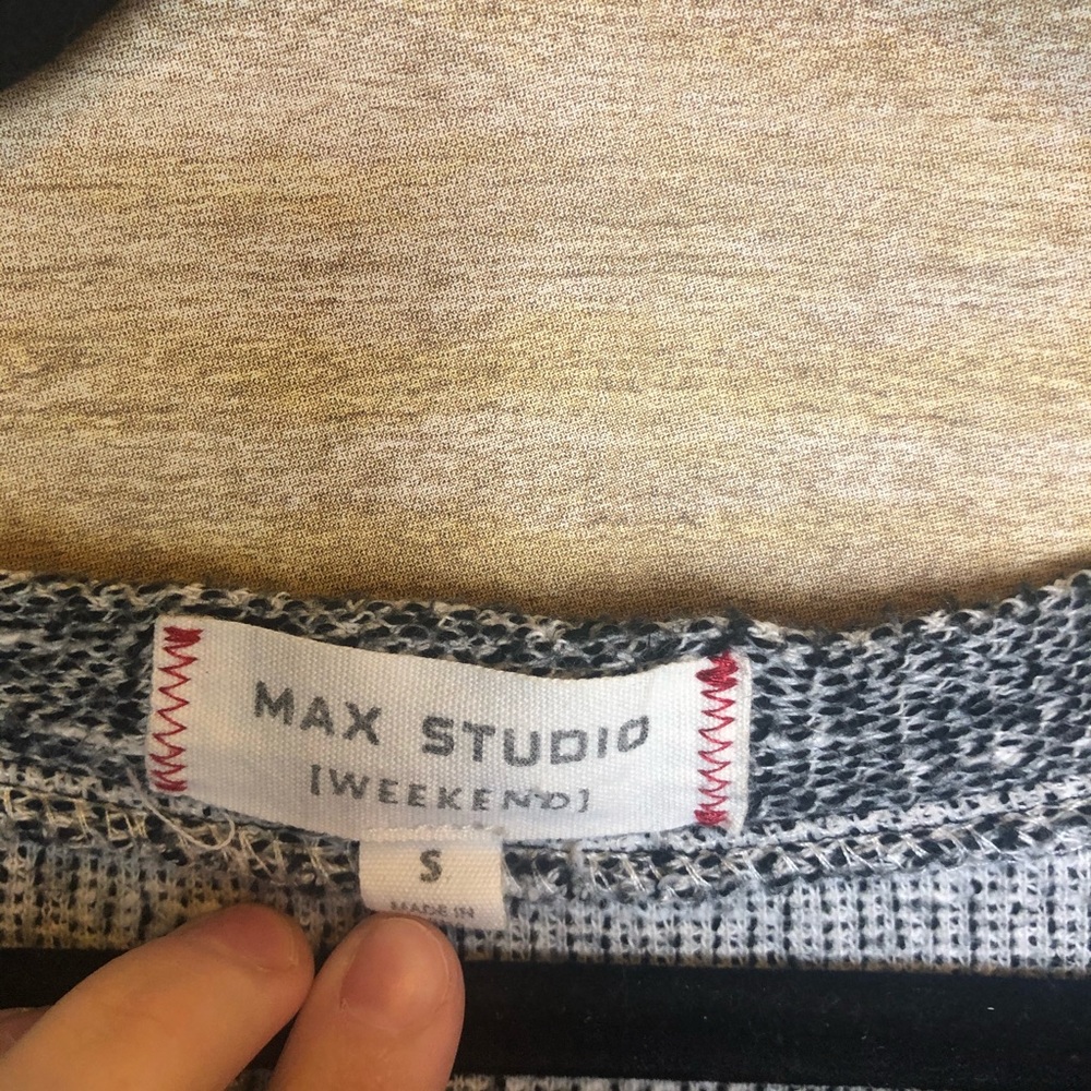 Max studio tunic 🛍 - Picture 2 of 3